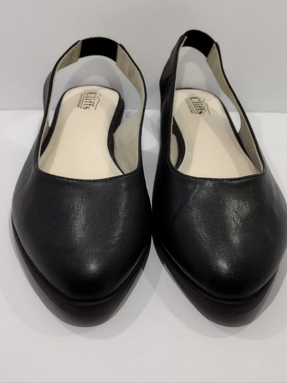 Cliffs by WHITE MOUNTAIN pre owned